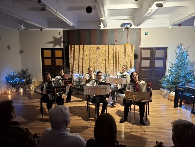 Ziemassvētku pasākumā Salacgŗivas mūzikas skolas audzēkņu un akordeonistu ansambļa koncerts